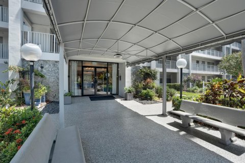 Condo in Pompano Beach, Florida, 2 bedrooms  № 2278955 - photo 25