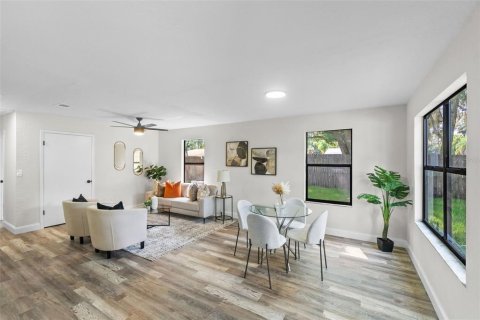 House in Mount Dora, Florida 3 bedrooms, 107.02 sq.m. № 1907189 - photo 11