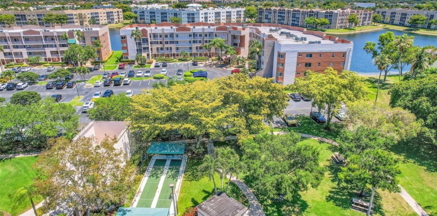 Condo in Tamarac, Florida, 2 bedrooms № 1128003