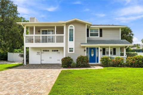 House in Belleair Beach, Florida 3 bedrooms, 204.48 sq.m. № 2367232