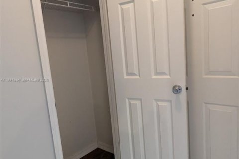 Apartamento en alquiler en Pembroke Pines, Florida, 1 dormitorio, 64.1 m2 № 2063309 - foto 4