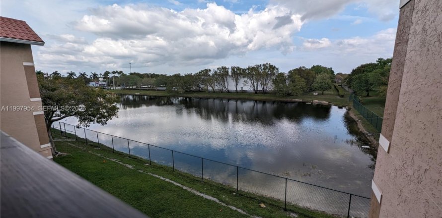 Apartamento en Pembroke Pines, Florida 1 dormitorio, 64.1 m2 № 2063309
