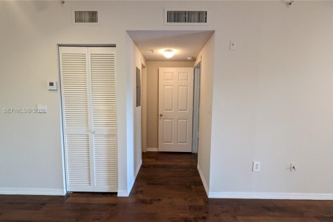 Apartamento en alquiler en Pembroke Pines, Florida, 1 dormitorio, 64.1 m2 № 2063309 - foto 11