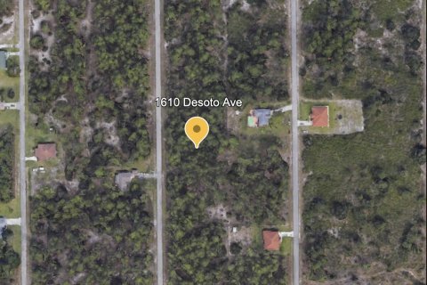 Commercial property in Lehigh Acres, Florida № 2402323 - photo 4