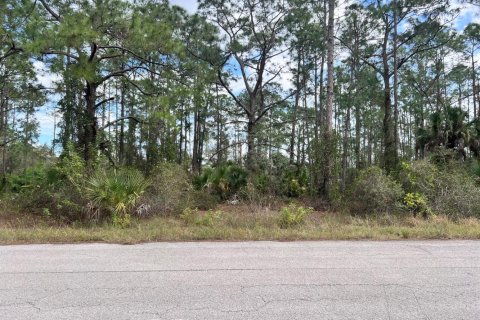 Commercial property in Lehigh Acres, Florida № 2402323