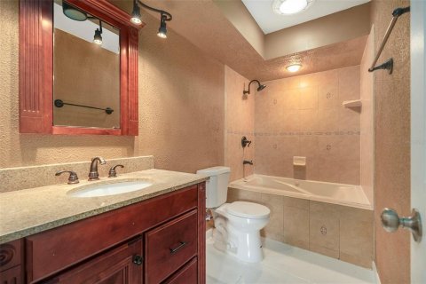 House in Valrico, Florida 4 bedrooms, 253.53 sq.m. № 1803102 - photo 19