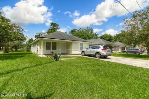 House in Jacksonville, Florida 9 bedrooms, 149.94 sq.m. № 770320 - photo 1