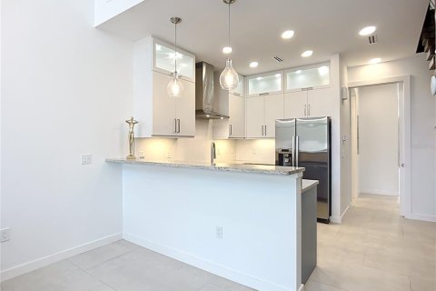 Townhouse in Sarasota, Florida 2 bedrooms, 144 sq.m. № 1628192 - photo 19
