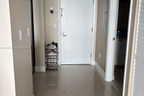 Condominio en alquiler en Miami, Florida, 2 dormitorios, 106.28 m2 № 1921758 - foto 11