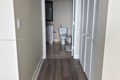 Condominio en alquiler en Miami, Florida, 2 dormitorios, 106.28 m2 № 1921758 - foto 19