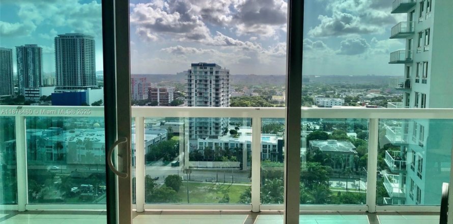 Condominio en Miami, Florida, 2 dormitorios № 1921758