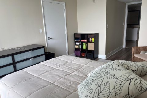 Condominio en alquiler en Miami, Florida, 2 dormitorios, 106.28 m2 № 1921758 - foto 18