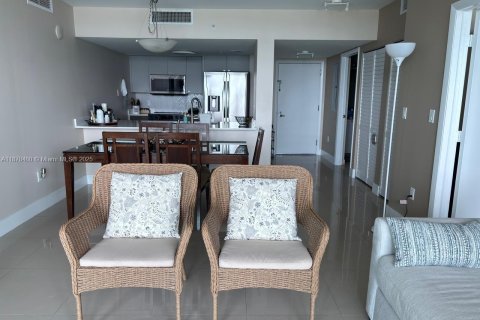 Condominio en alquiler en Miami, Florida, 2 dormitorios, 106.28 m2 № 1921758 - foto 3