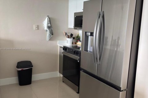 Condominio en alquiler en Miami, Florida, 2 dormitorios, 106.28 m2 № 1921758 - foto 7