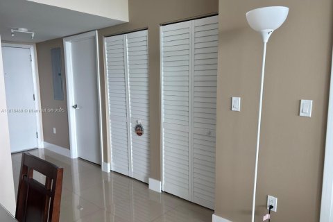 Condominio en alquiler en Miami, Florida, 2 dormitorios, 106.28 m2 № 1921758 - foto 12