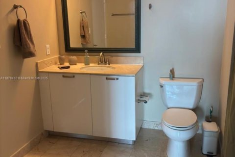Condominio en alquiler en Miami, Florida, 2 dormitorios, 106.28 m2 № 1921758 - foto 16