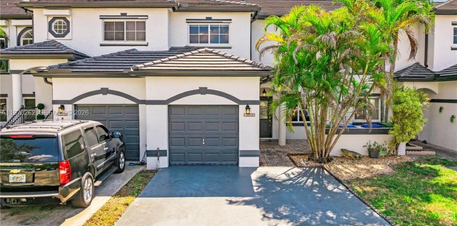 Таунхаус в Мирамар, Флорида 3 спальни, 121.14м2 № 2031430