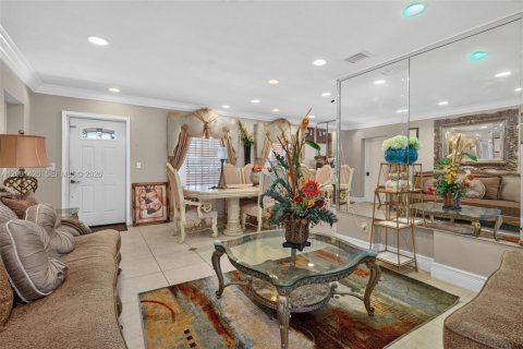 Villa ou maison à vendre à Miami, Floride: 3 chambres, 179.58 m2 № 2377085 - photo 5
