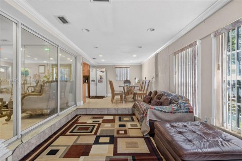 Villa ou maison à vendre à Miami, Floride: 3 chambres, 179.58 m2 № 2377085 - photo 10