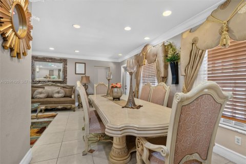 Villa ou maison à vendre à Miami, Floride: 3 chambres, 179.58 m2 № 2377085 - photo 3