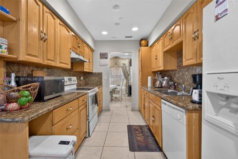Villa ou maison à vendre à Miami, Floride: 3 chambres, 179.58 m2 № 2377085 - photo 7