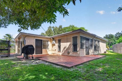 Villa ou maison à vendre à Miami, Floride: 3 chambres, 179.58 m2 № 2377085 - photo 21