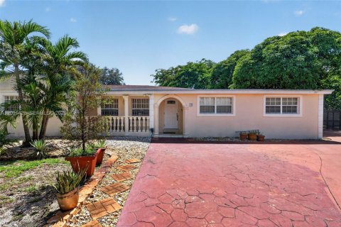 Villa ou maison à Miami, Floride 3 chambres, 179.58 m2 № 2377085