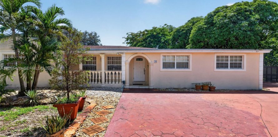 Villa ou maison à Miami, Floride 3 chambres, 179.58 m2 № 2377085