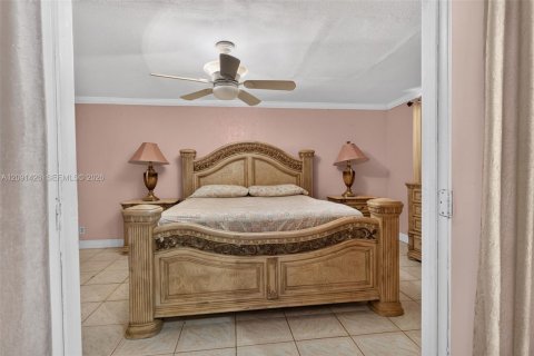 Villa ou maison à vendre à Miami, Floride: 3 chambres, 179.58 m2 № 2377085 - photo 17