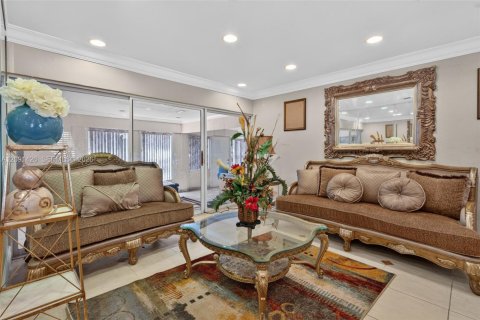 Villa ou maison à vendre à Miami, Floride: 3 chambres, 179.58 m2 № 2377085 - photo 4