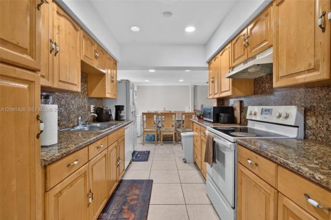 Villa ou maison à vendre à Miami, Floride: 3 chambres, 179.58 m2 № 2377085 - photo 6