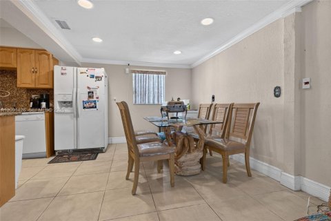 Villa ou maison à vendre à Miami, Floride: 3 chambres, 179.58 m2 № 2377085 - photo 8