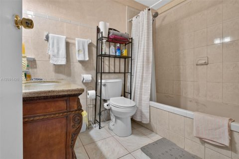 Villa ou maison à vendre à Miami, Floride: 3 chambres, 179.58 m2 № 2377085 - photo 19