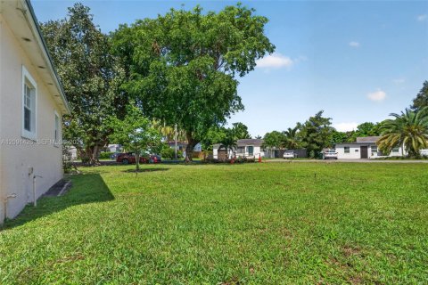 Villa ou maison à vendre à Miami, Floride: 3 chambres, 179.58 m2 № 2377085 - photo 23
