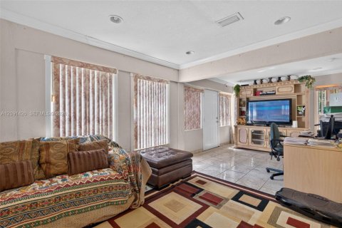 Villa ou maison à vendre à Miami, Floride: 3 chambres, 179.58 m2 № 2377085 - photo 9