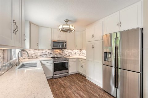 House in Port Orange, Florida 3 bedrooms, 158.31 sq.m. № 2396427 - photo 8