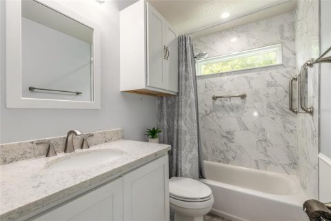 House in Port Orange, Florida 3 bedrooms, 158.31 sq.m. № 2396427 - photo 20