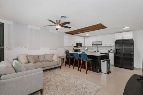 Villa ou maison à louer à Fort Lauderdale, Floride: 2 chambres, 95.97 m2 № 2403999 - photo 3