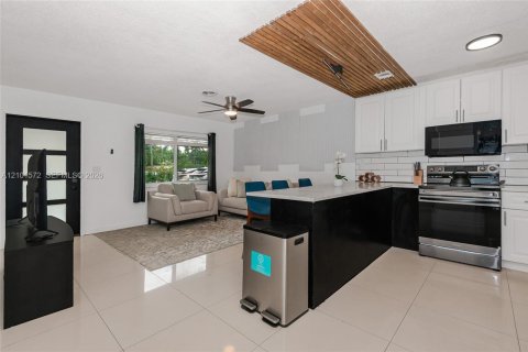 Villa ou maison à louer à Fort Lauderdale, Floride: 2 chambres, 95.97 m2 № 2403999 - photo 7