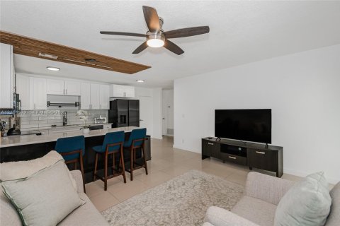 Villa ou maison à louer à Fort Lauderdale, Floride: 2 chambres, 95.97 m2 № 2403999 - photo 4