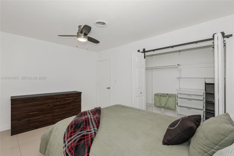 Villa ou maison à louer à Fort Lauderdale, Floride: 2 chambres, 95.97 m2 № 2403999 - photo 12