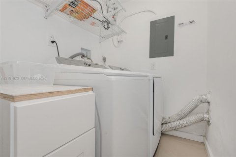 Villa ou maison à louer à Fort Lauderdale, Floride: 2 chambres, 95.97 m2 № 2403999 - photo 15