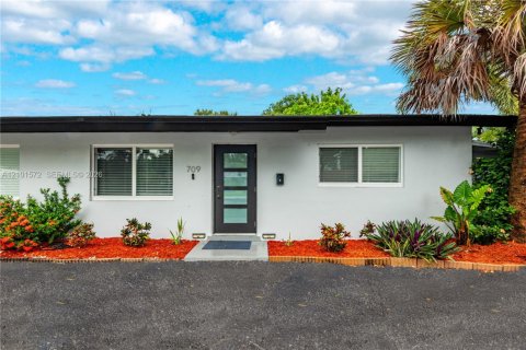 Villa ou maison à louer à Fort Lauderdale, Floride: 2 chambres, 95.97 m2 № 2403999 - photo 2