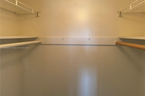 Condominio en alquiler en Miami, Florida, 1 dormitorio, 66.43 m2 № 1889180 - foto 15