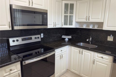 Condominio en alquiler en Miami, Florida, 1 dormitorio, 66.43 m2 № 1889180 - foto 8