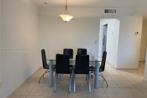 Condominio en alquiler en Miami, Florida, 1 dormitorio, 66.43 m2 № 1889180 - foto 7