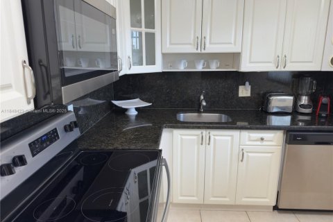 Condominio en alquiler en Miami, Florida, 1 dormitorio, 66.43 m2 № 1889180 - foto 9