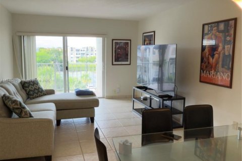 Condominio en alquiler en Miami, Florida, 1 dormitorio, 66.43 m2 № 1889180 - foto 5