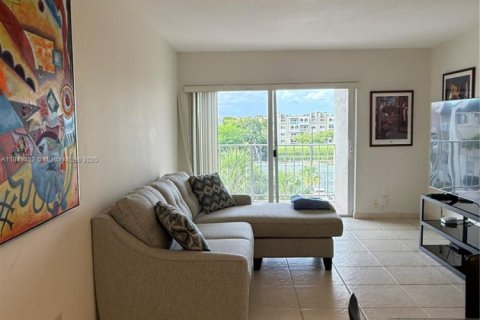 Condominio en alquiler en Miami, Florida, 1 dormitorio, 66.43 m2 № 1889180 - foto 4