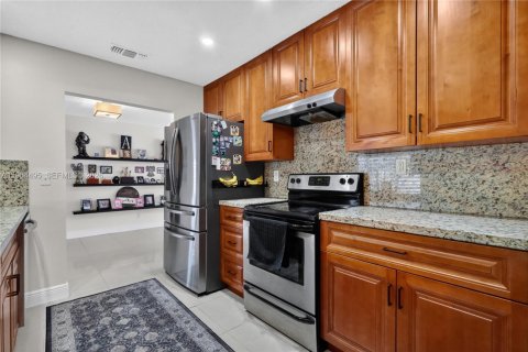 Villa ou maison à vendre à Tamarac, Floride: 4 chambres, 214.05 m2 № 2027234 - photo 6